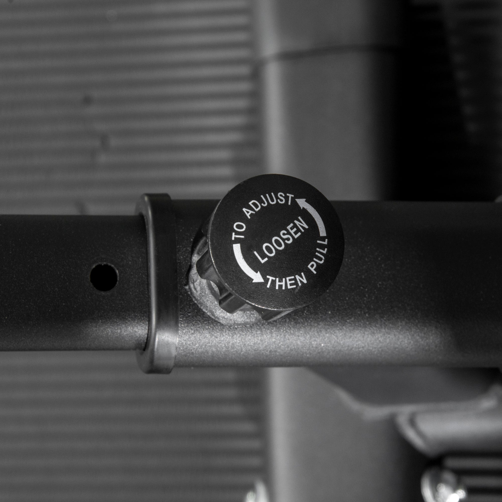 ADJUSTABLE SQUAT MACHINE EQUIPMENT WITH PADDED ROLLERS